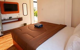Aluna Hotel